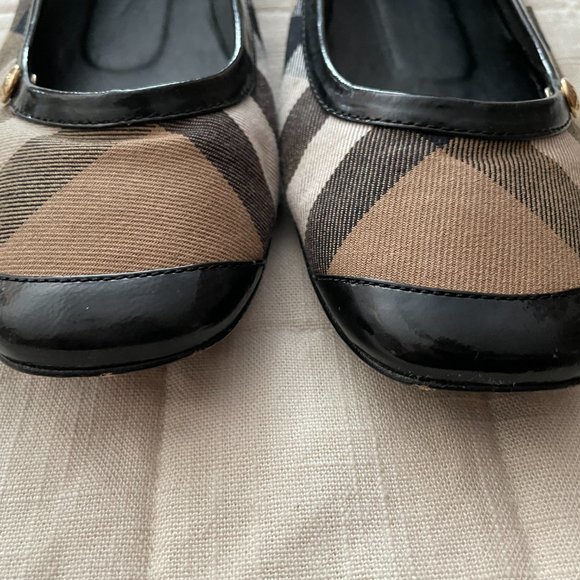 Burberry Checkered Flats - Black and Tan - Picture 4 of 4